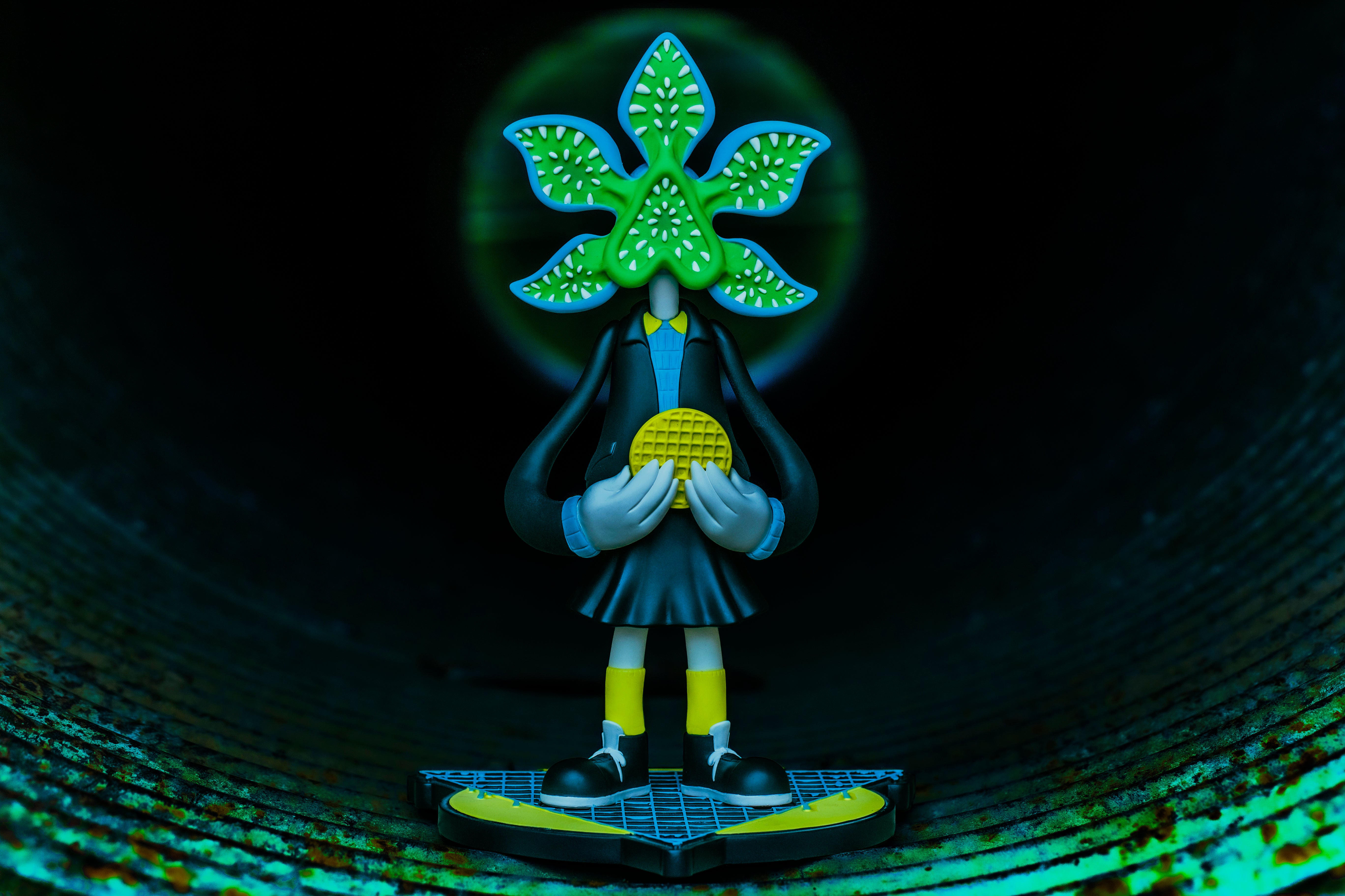 Elegorgon Statue - iam8bit Exclusive Colorway