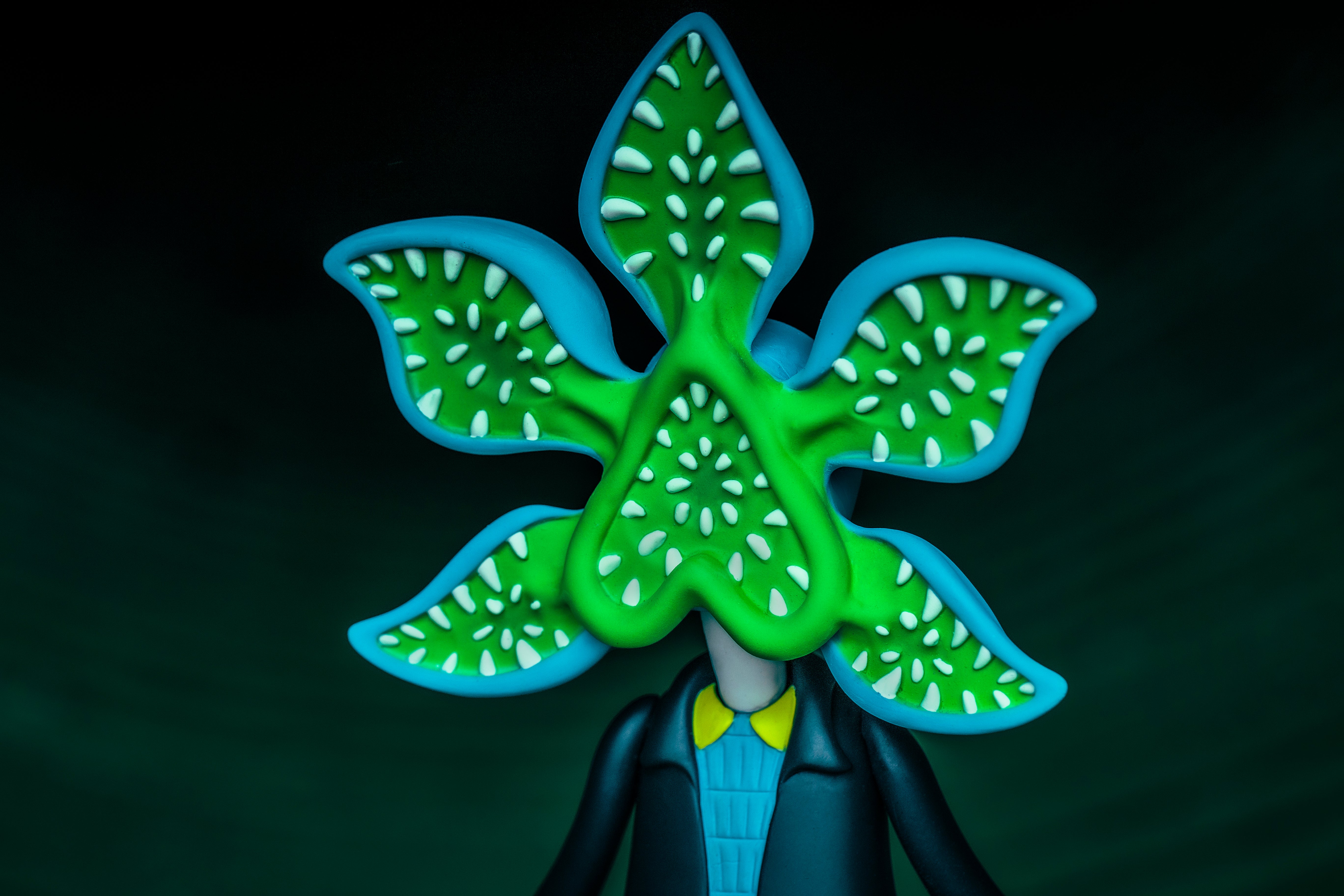 Elegorgon Statue - iam8bit Exclusive Colorway