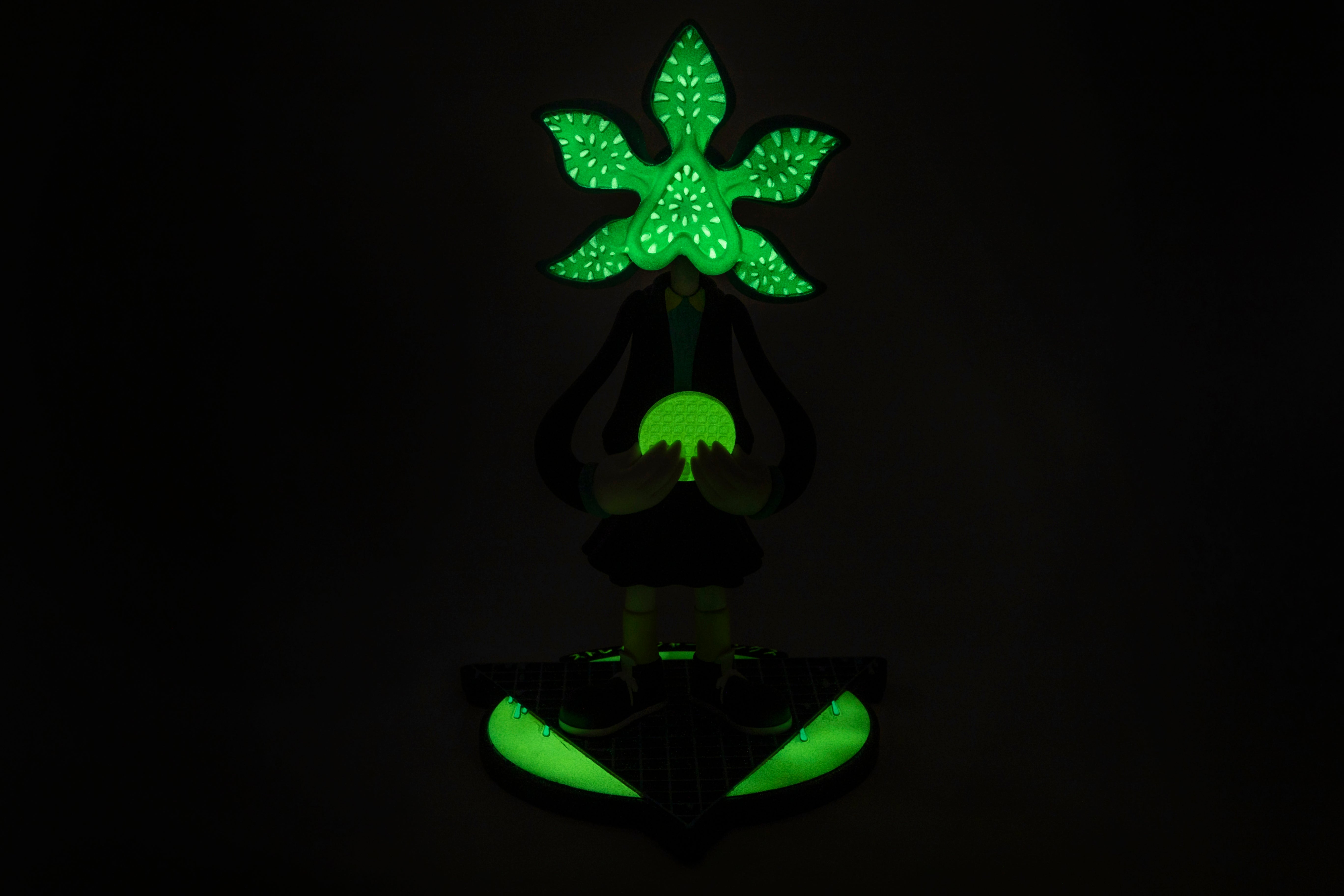 Elegorgon Statue - iam8bit Exclusive Colorway